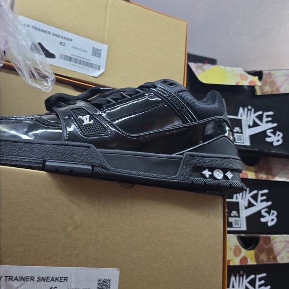 Louis Vuitton Glossy Black Men's Sneakers - Picture 1 of 1